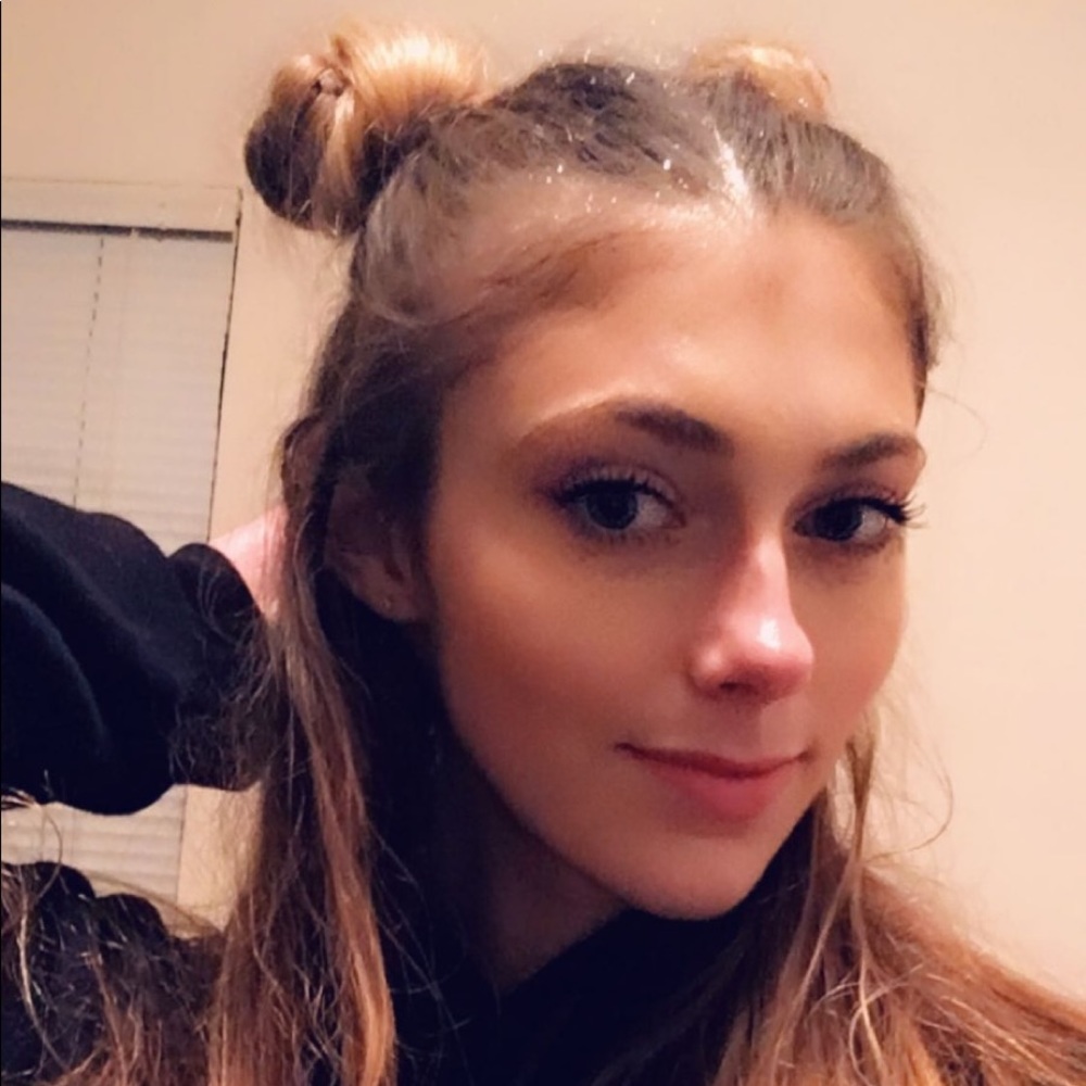 Meet your Posher, Casey